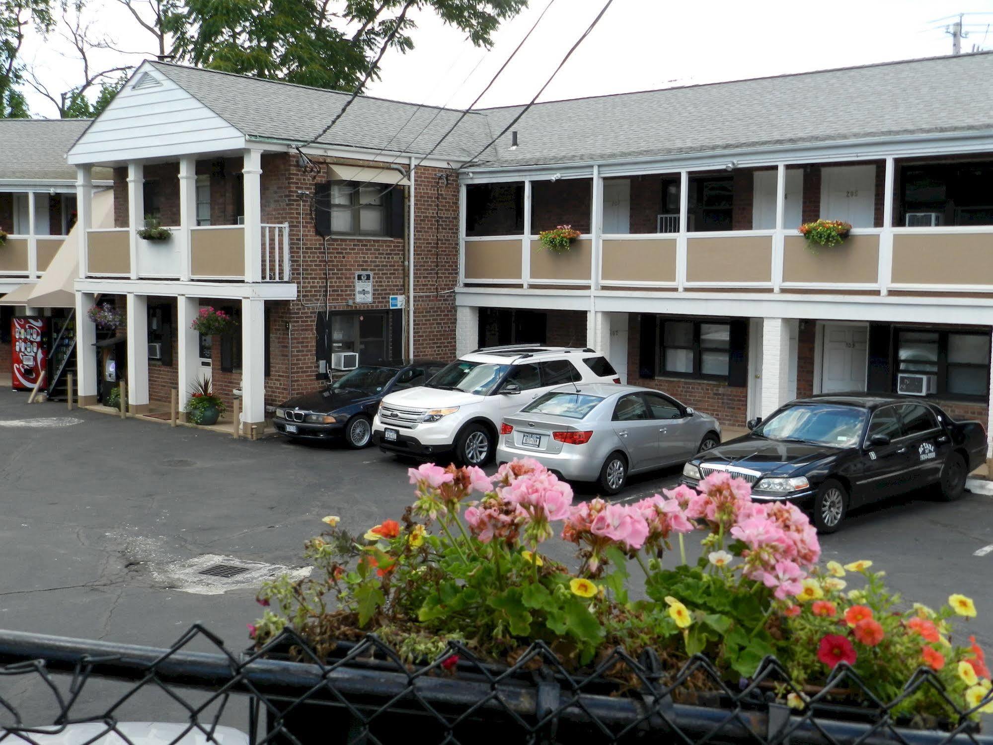 Central Motel Courtyard White Plains Exterior foto