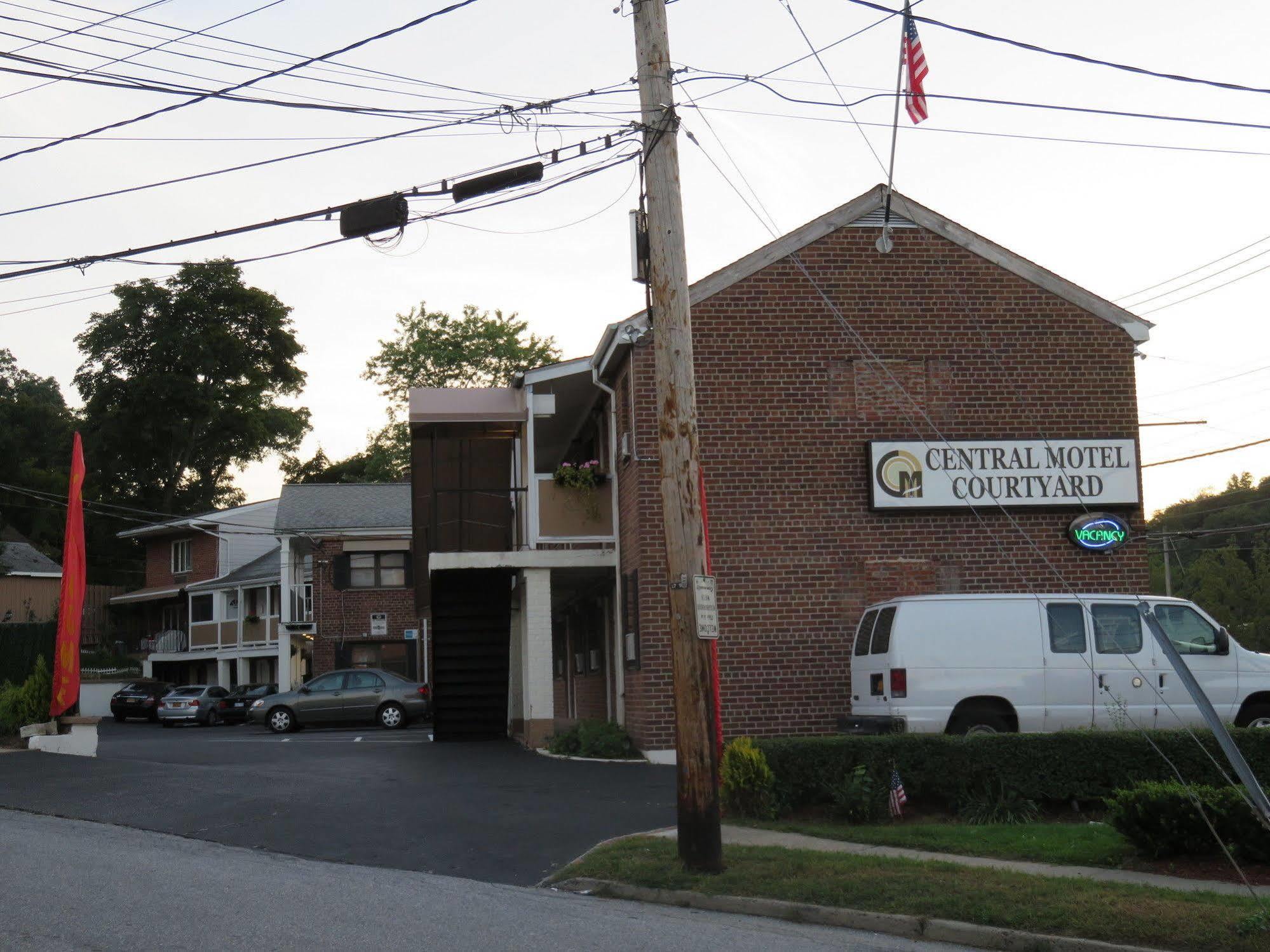 Central Motel Courtyard White Plains Exterior foto