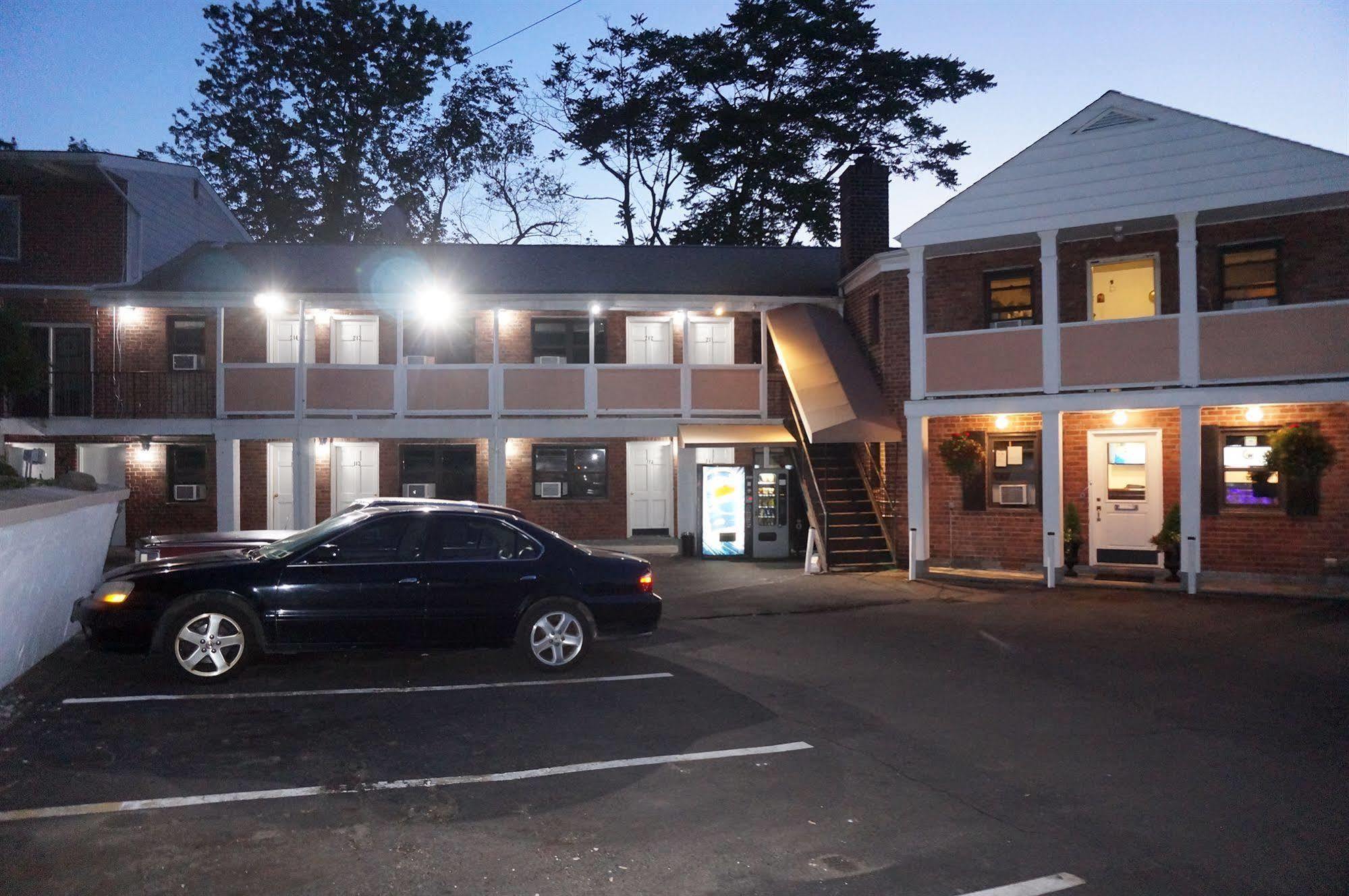 Central Motel Courtyard White Plains Exterior foto