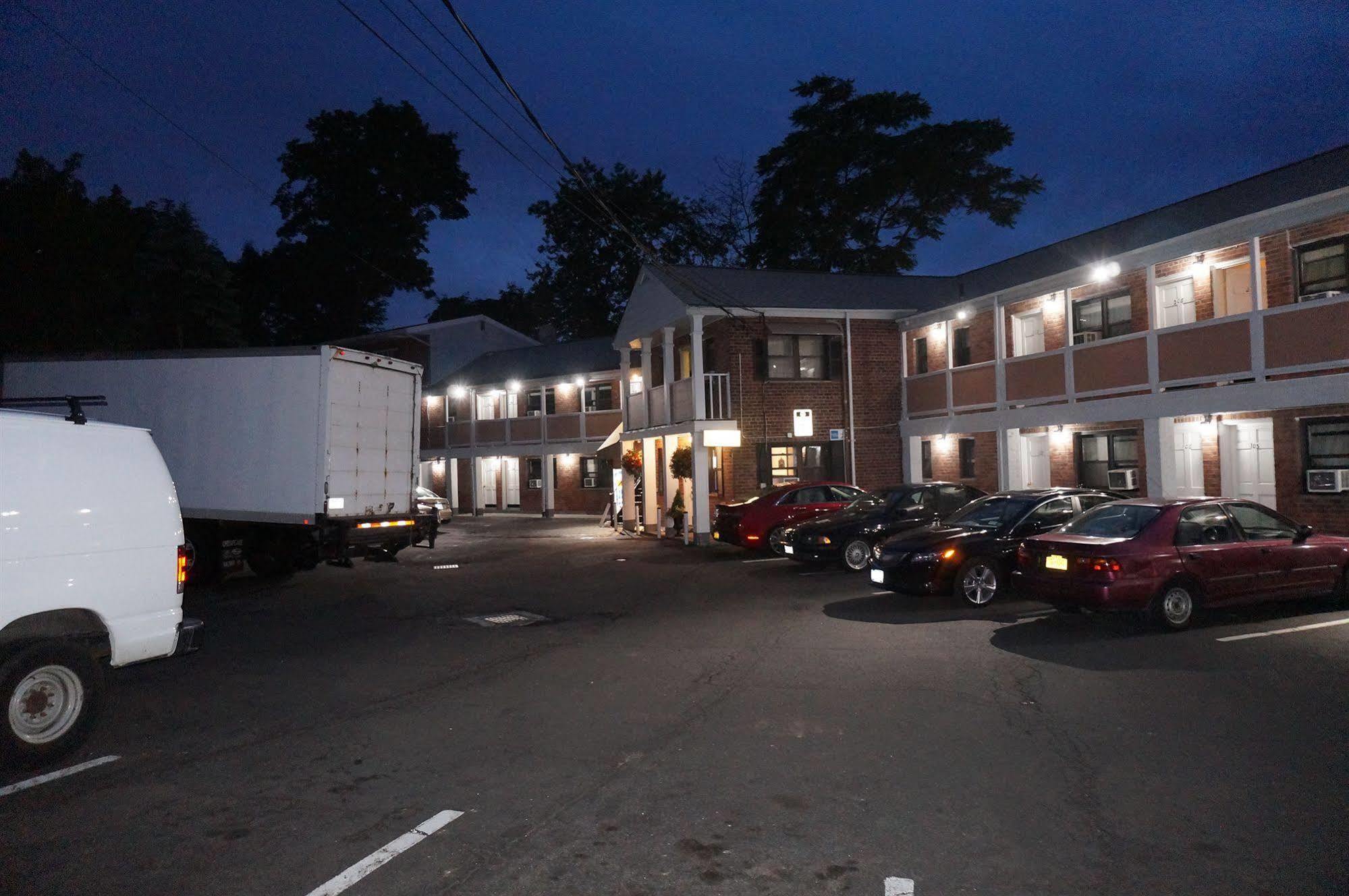 Central Motel Courtyard White Plains Exterior foto
